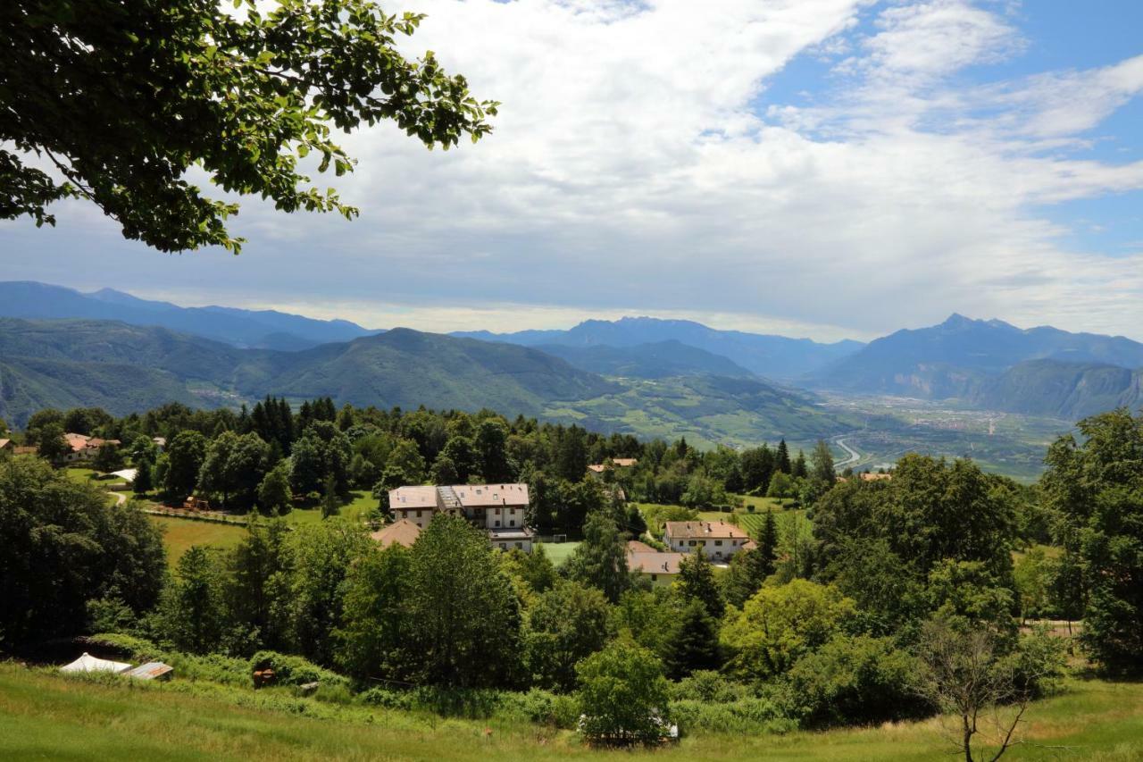 Ai Spiazzi Hotel Mezzocorona Kültér fotó